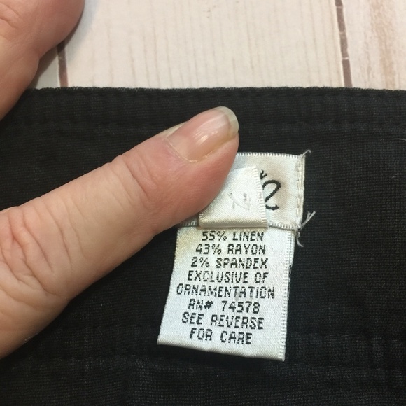 CACHÉ Black Linen Cropped Cargo Pants 10 EUC - Picture 6 of 9